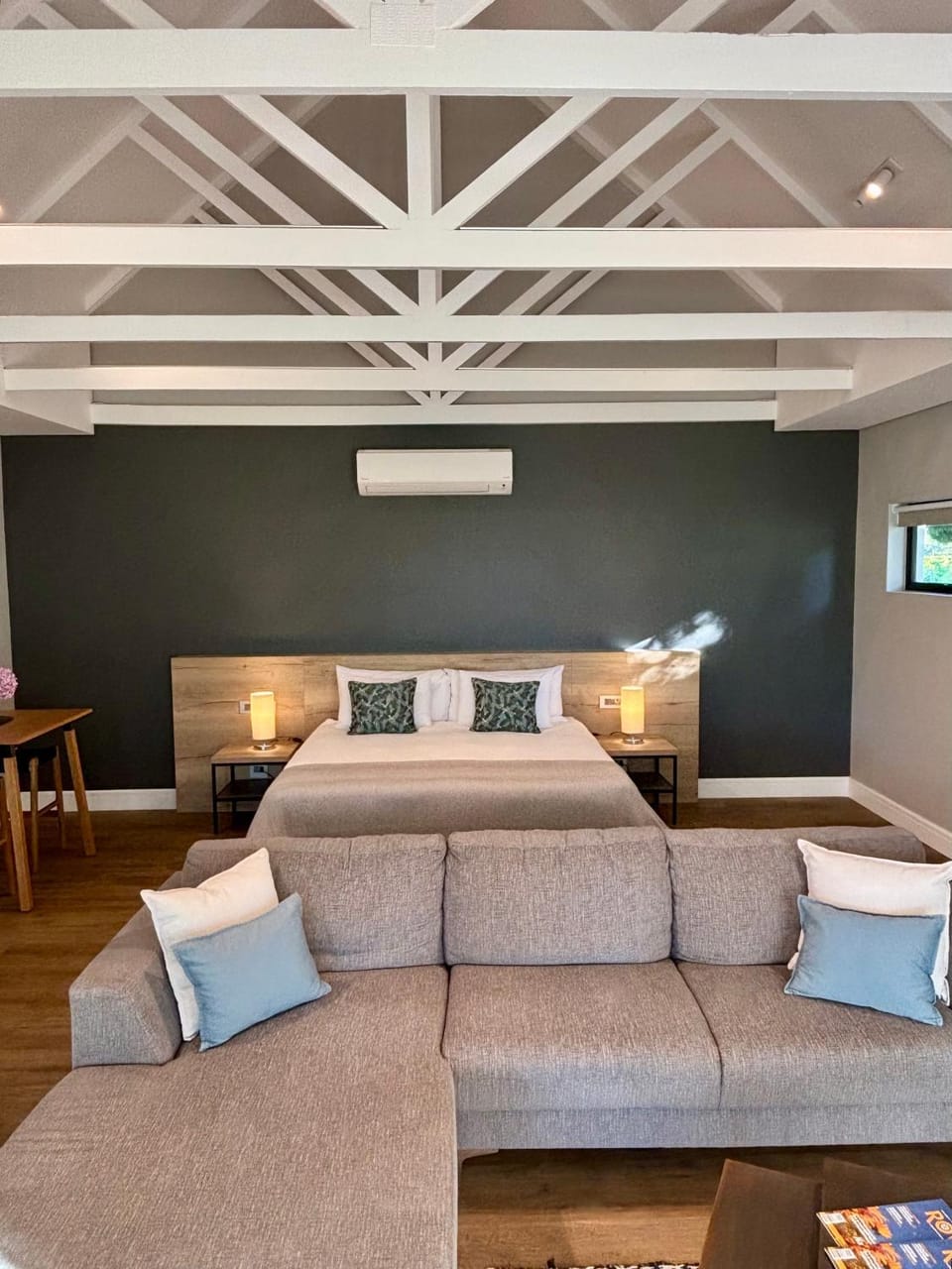 Bed, Living room, Seating area, Bedroom, air conditioner