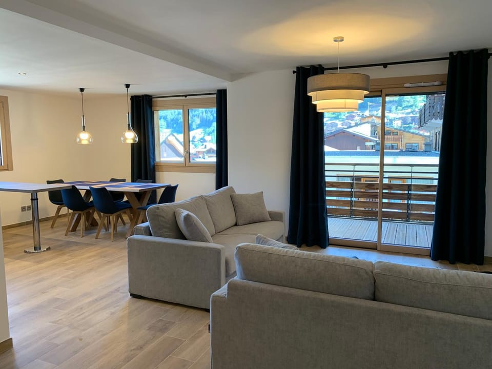 Living room, Dining area
