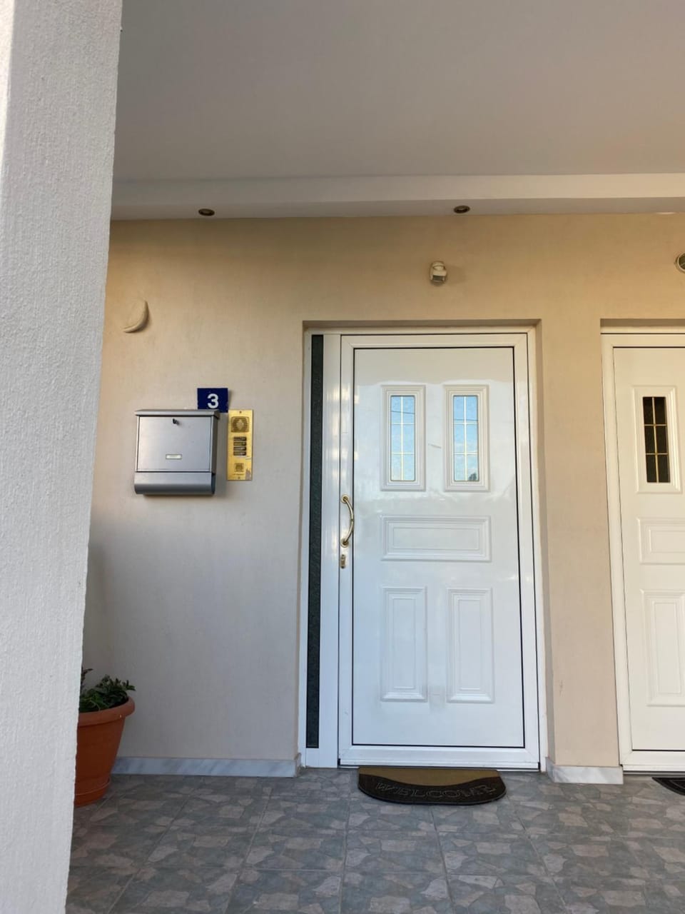 Facade/entrance