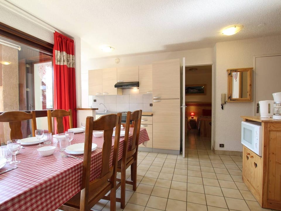 Appartement T2 cabine à Briançon, parfait pour 4-6 pers, proche centre, télécabine et commerces Cabin in Briançon