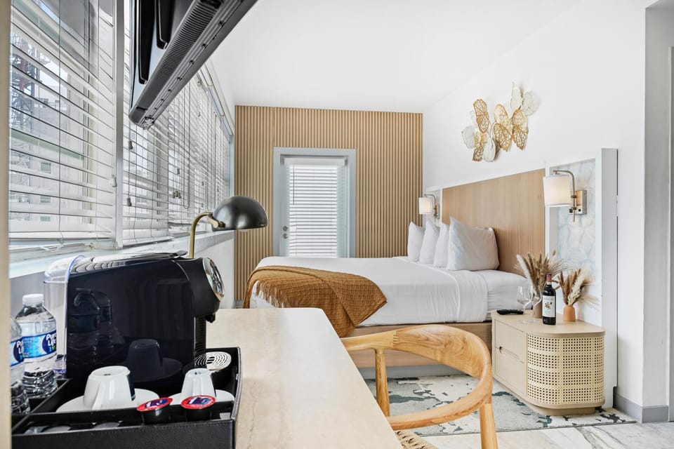 Photo of the whole room, Seating area, Bedroom