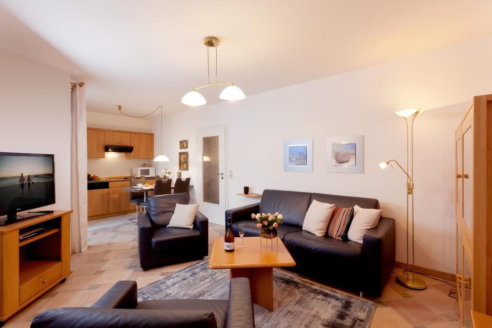 Kitchen or kitchenette, Living room, Seating area