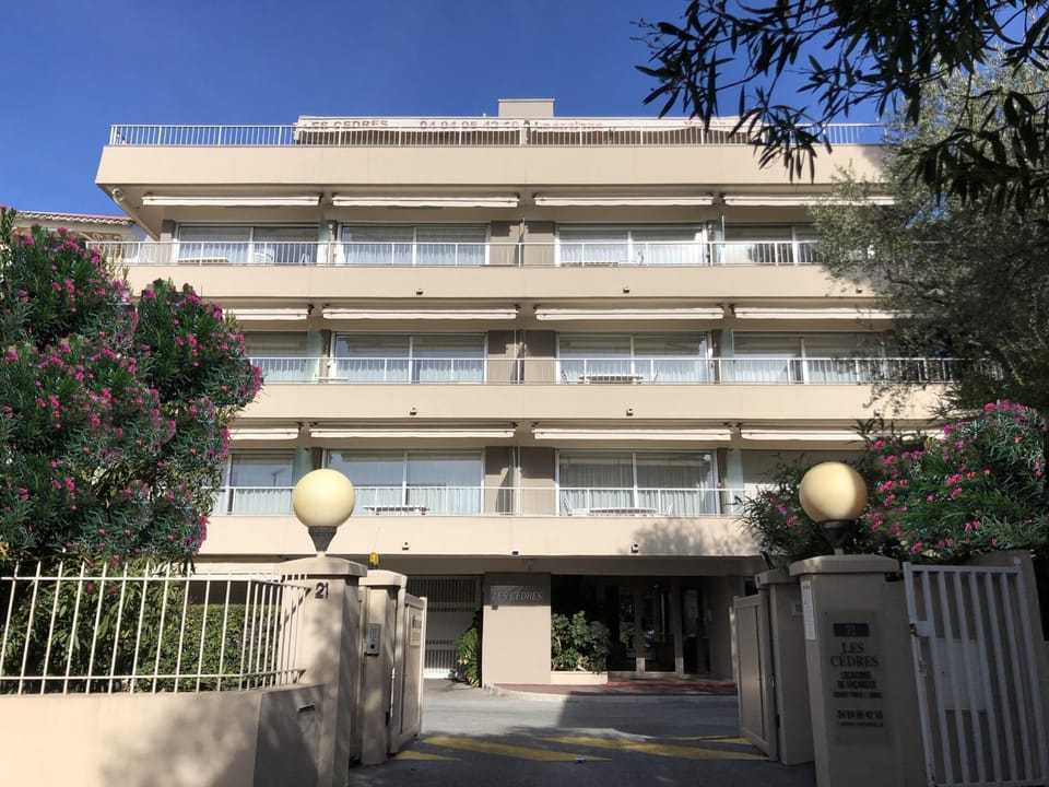Studio climatisé proche plage, commerces et gare avec balcon, parking et wifi - FR-1-466A-5 Apartment in Saint-Raphael