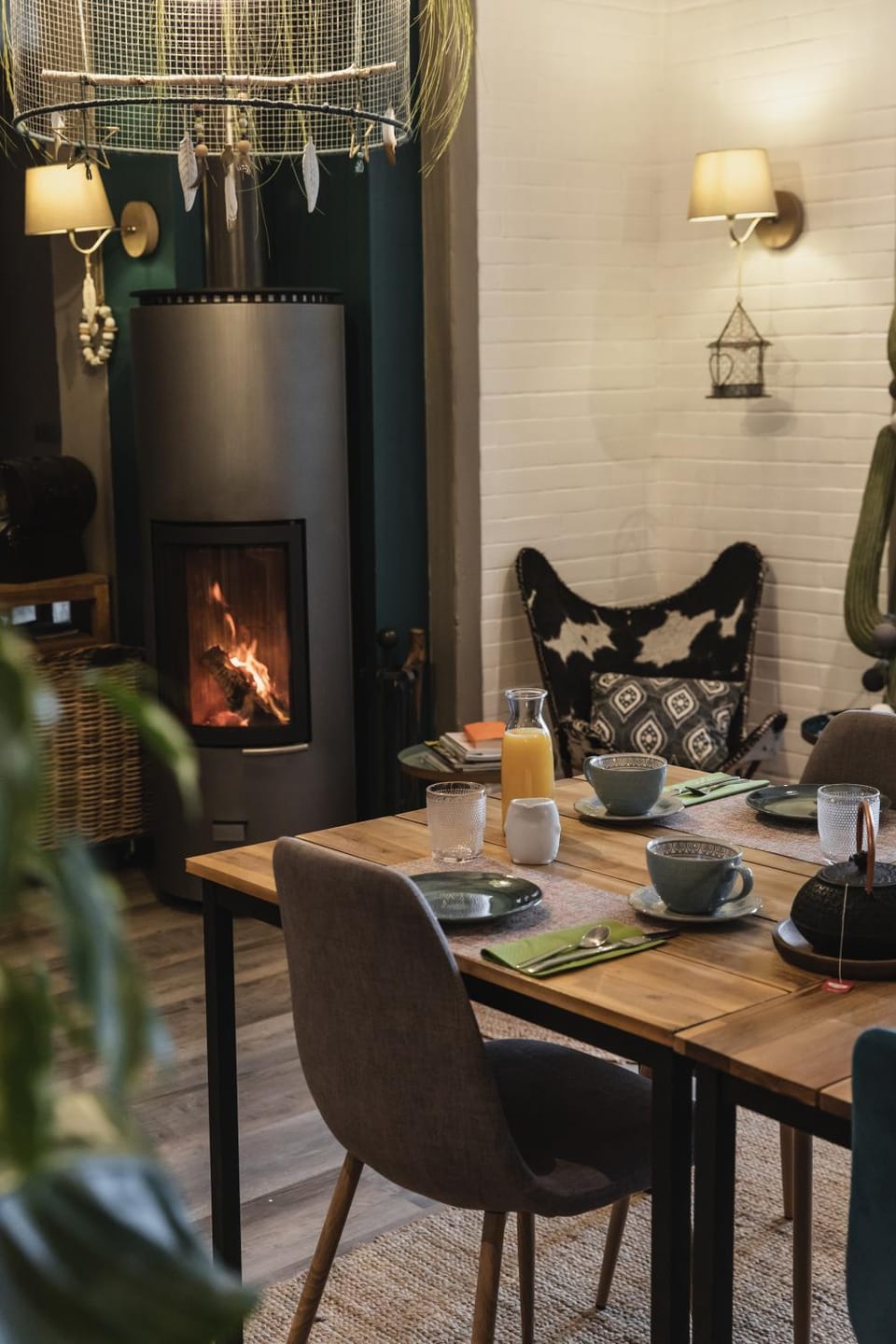 Living room, Seating area, Dining area, flat iron, heating