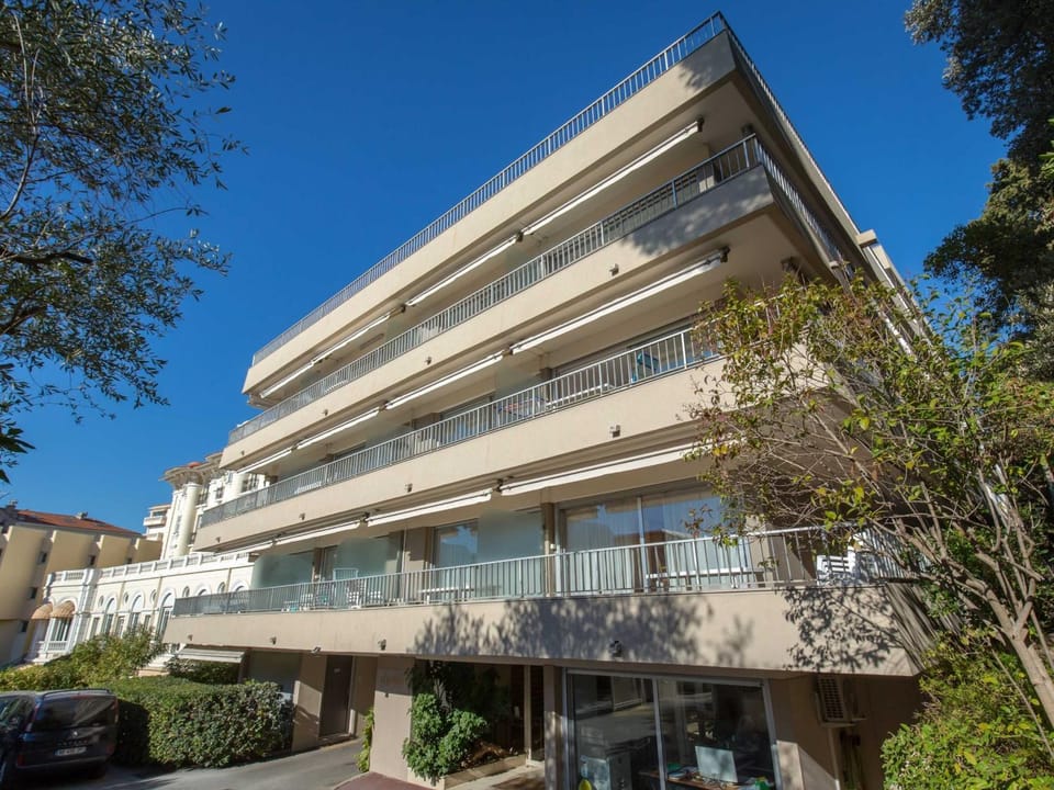 Studio Proche Plage et Commerces - Climatisé, Parking, Wi-Fi - FR-1-466A-12 Apartment in Saint-Raphael