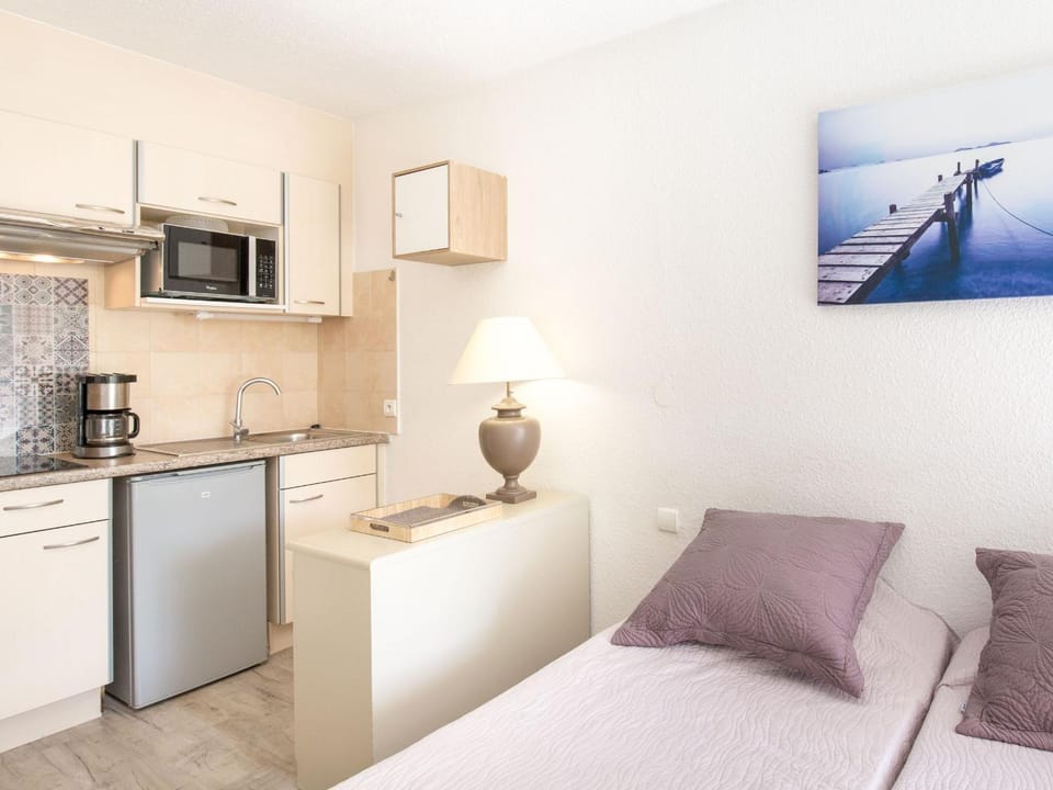 Studio Climatisé pour 3, Face Est, à 50m Plage et Proche Commerces - FR-1-466A-23 Apartment in Saint-Raphael