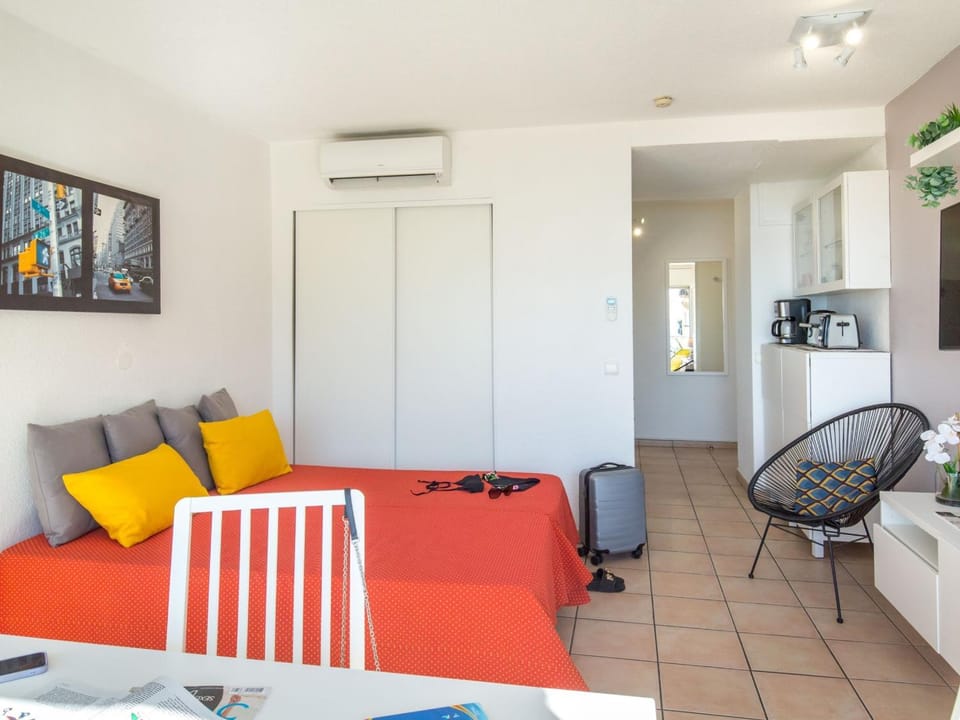 Studio climatisé 2 pers proche plage et commerces avec balcon et wifi à Saint-Raphaël - FR-1-466A-28 Apartment in Saint-Raphael