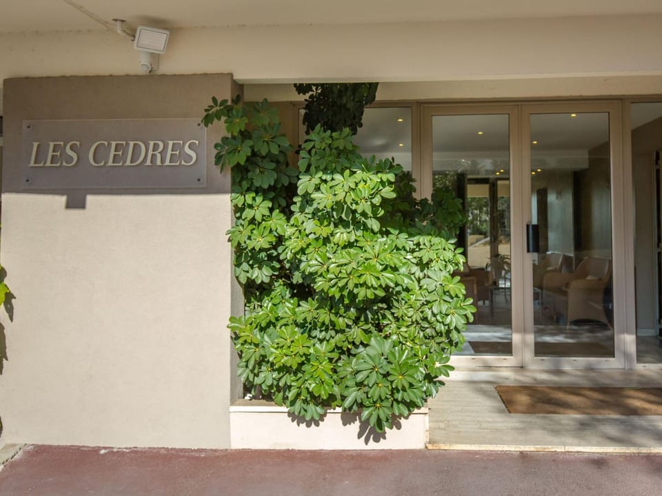 Studio climatisé proche plage et commerces avec WiFi - FR-1-466A-31 Apartment in Saint-Raphael