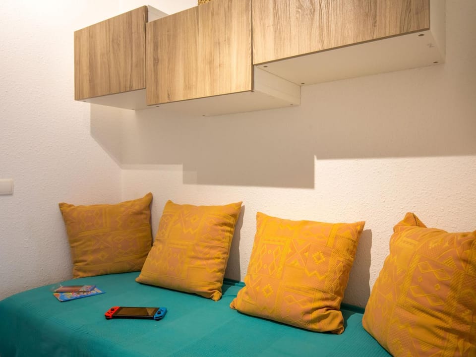 Studio Climatisé Proche Plage et Commerces avec Balcon, Parking, et WiFi à Saint-Raphaël - FR-1-466A-32 Apartment in Saint-Raphael