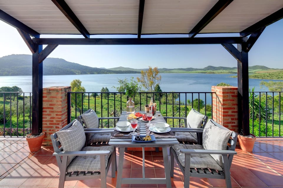 View (from property/room), Balcony/Terrace, Lake view