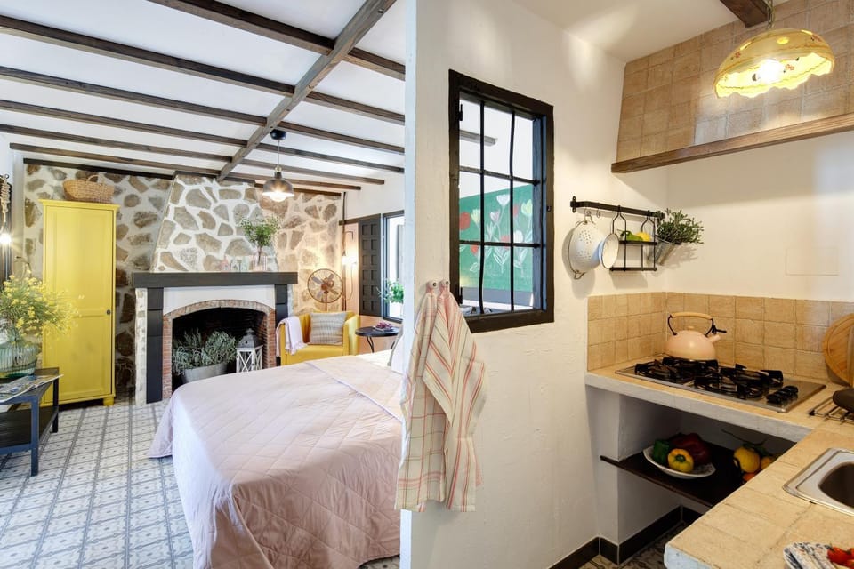Bedroom, kitchen