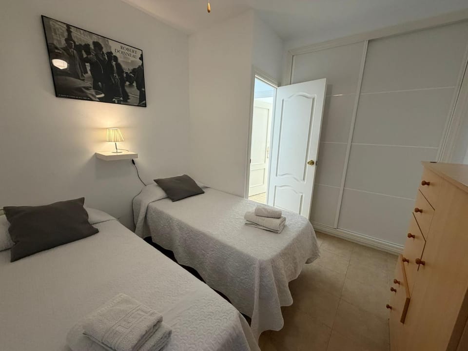 CASA TORRECILLA LINDA Adosado 2 Dormitorios a 50 metros de la Playa Torrecilla Nerja House in Nerja