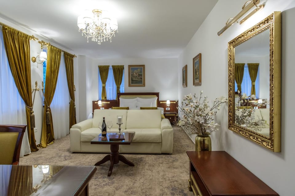 Photo of the whole room, Seating area