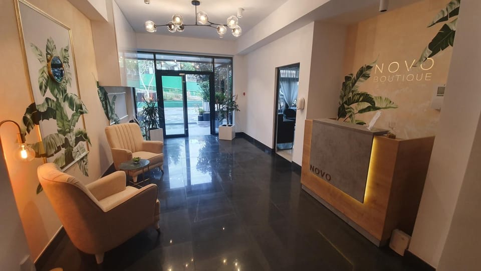 Property building, Facade/entrance, Lobby or reception, Floor plan