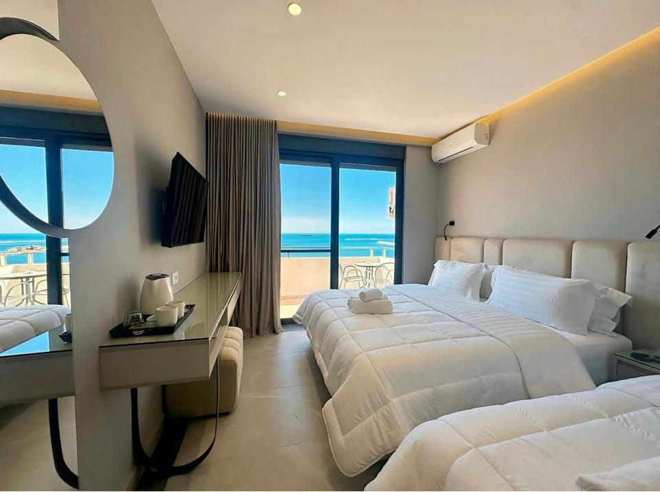Photo of the whole room, Bedroom, Sea view