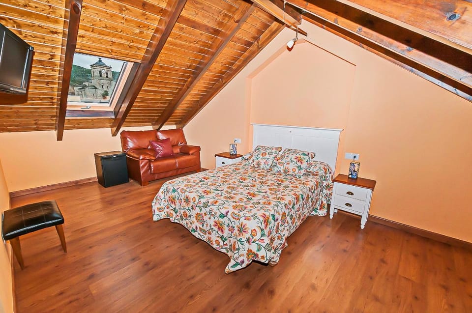 Bedroom, Landmark view, Mountain view