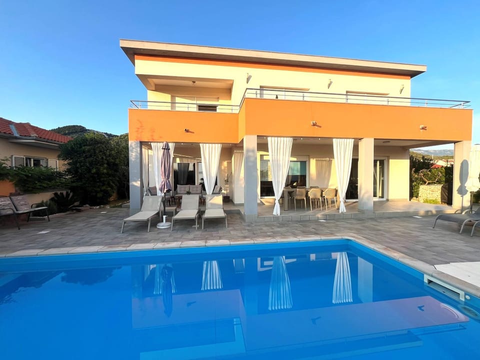 Property building, Patio, Pool view, Swimming pool, sunbed