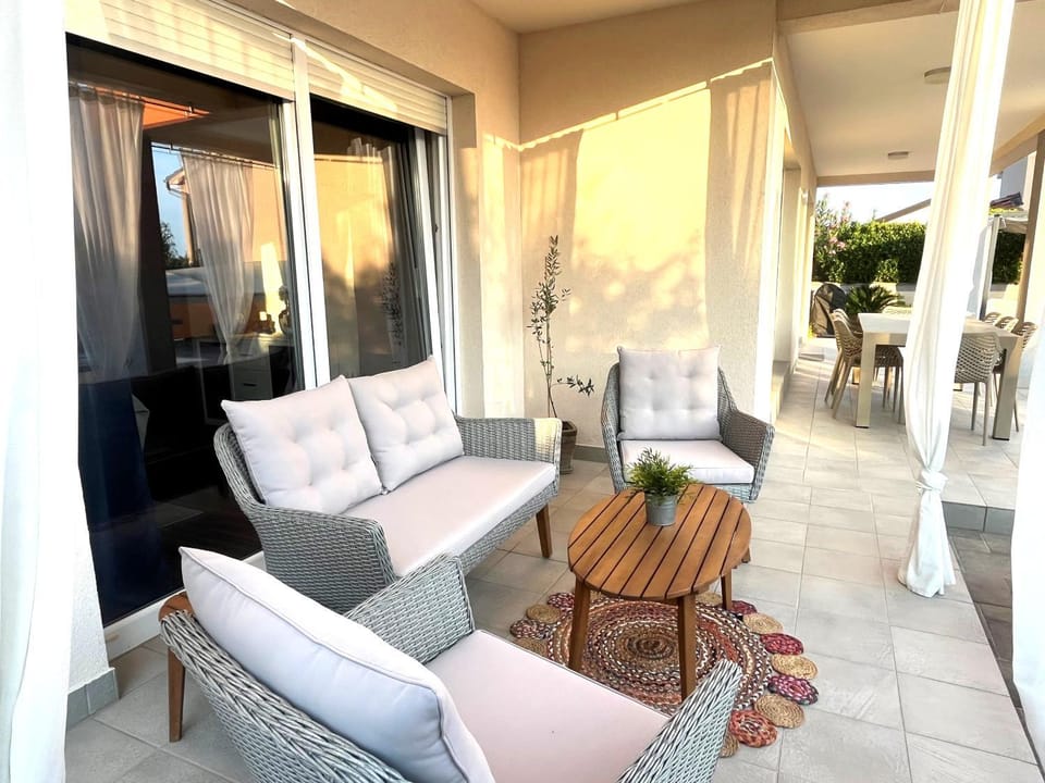 Patio, Balcony/Terrace, Seating area, Dining area