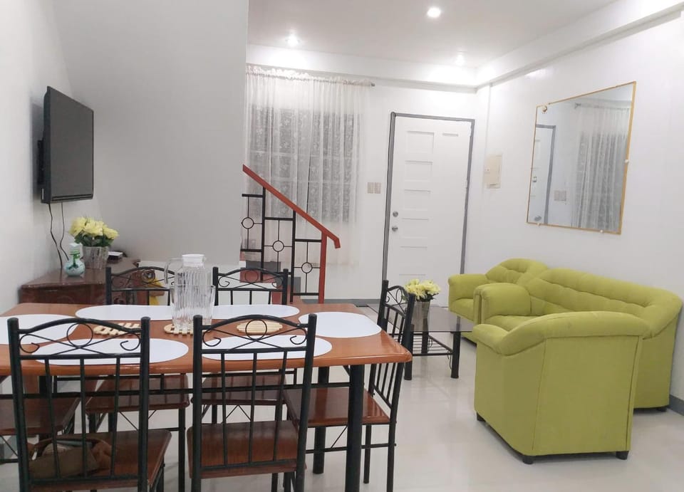 Diodeth's Holiday Apartments House in Caraga