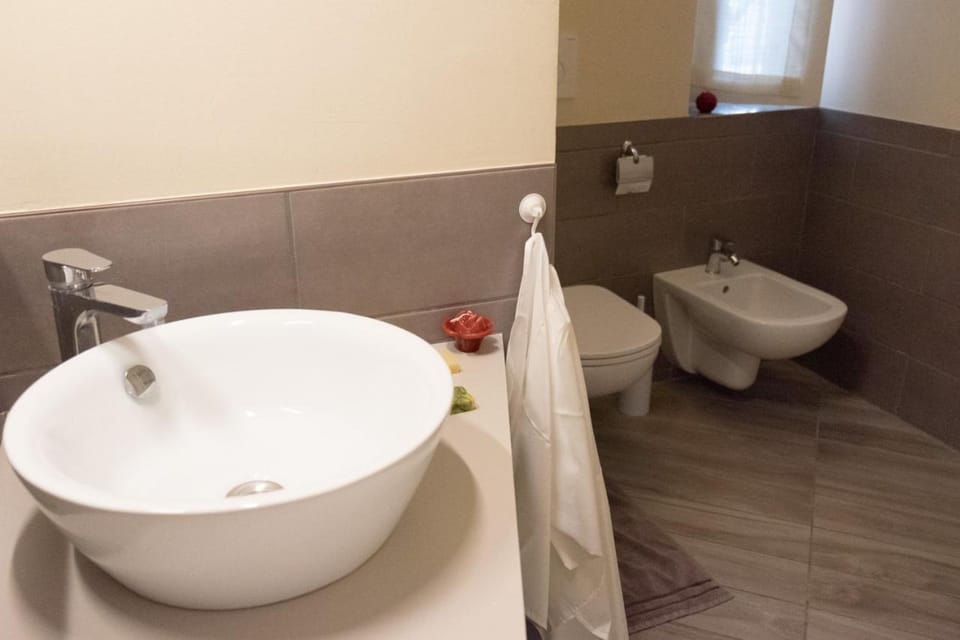 Bilocale vicino Stazione CIR 00015 Apartment in Lombardy