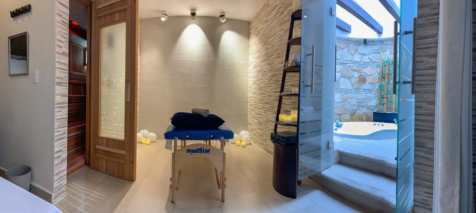 Hot Tub, Massage, Sauna, Spa and wellness centre/facilities