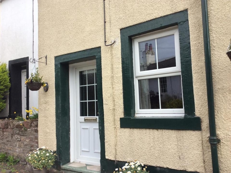 Property building, Quiet street view