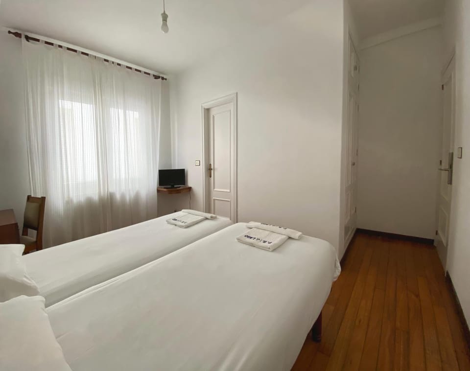 Bedroom, Street view