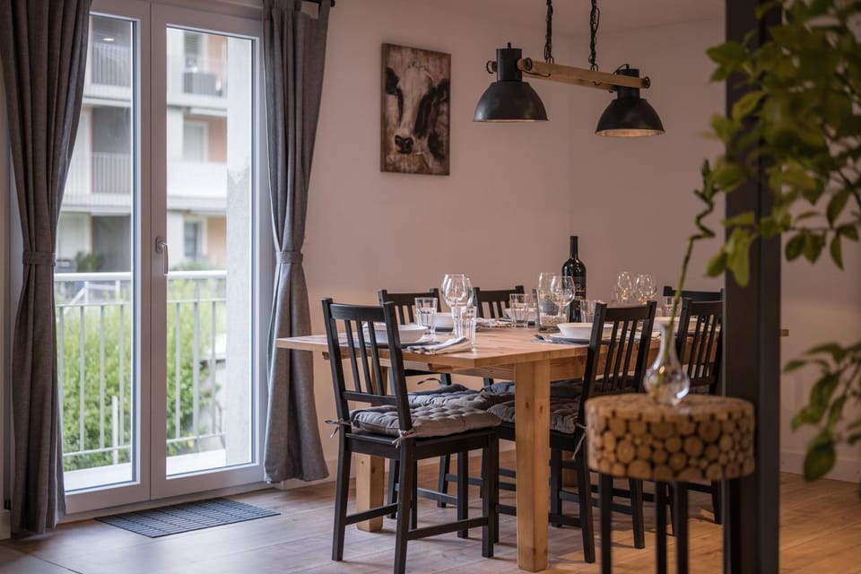 Decorative detail, Dining area