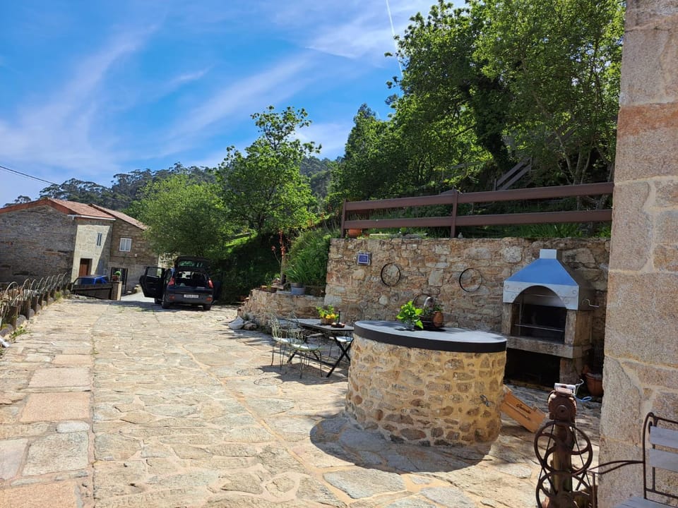 Property building, Patio, Day, Natural landscape, BBQ facilities