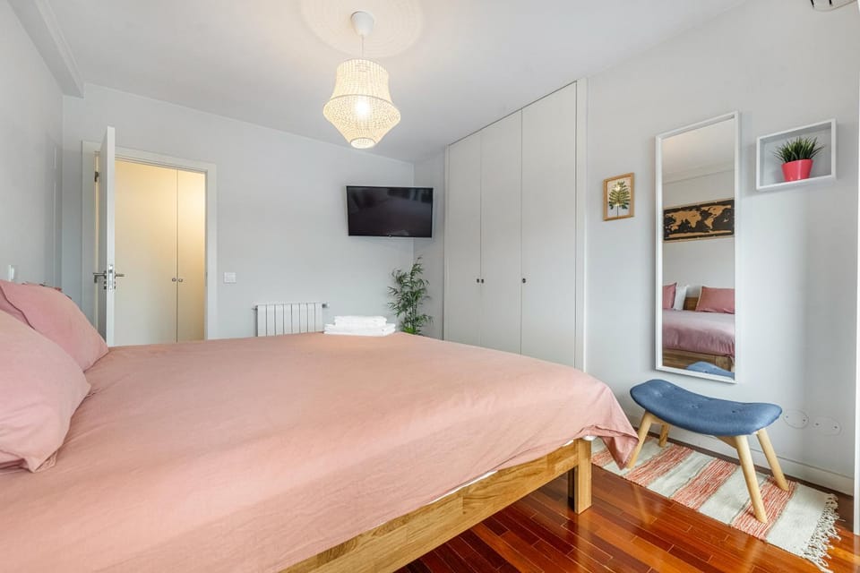 Castelo Point - 2BR Luxe Apartment in the Heart of Guimarães Apartment in Guimaraes