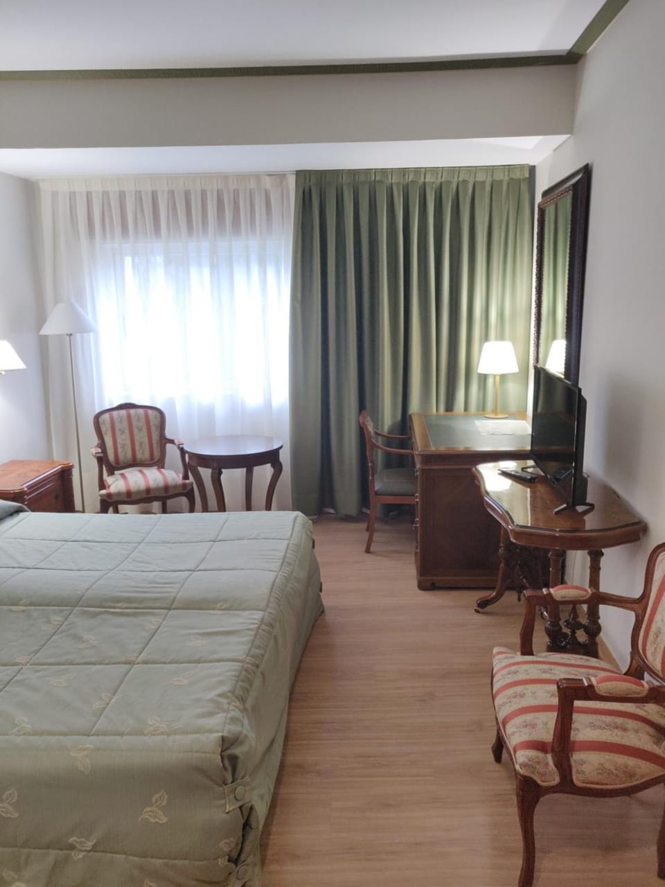Photo of the whole room