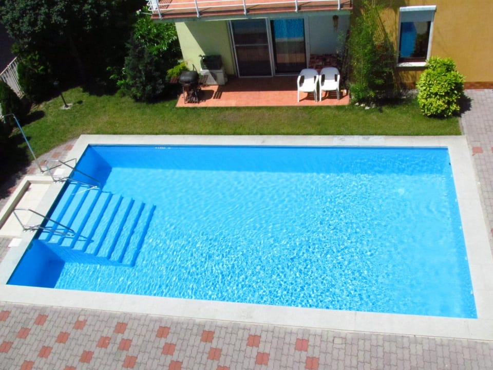 Swimming pool, Swimming pool