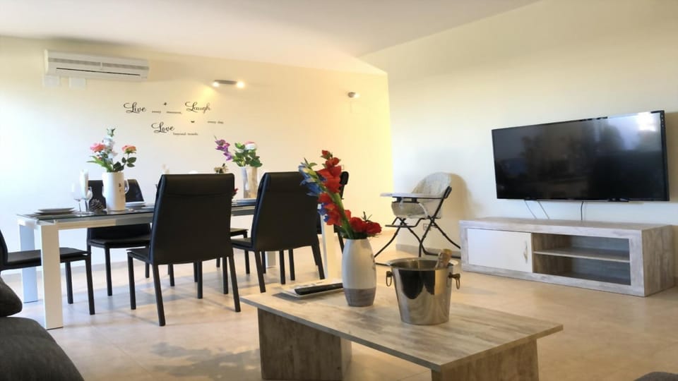 Communal lounge/ TV room, Lounge or bar