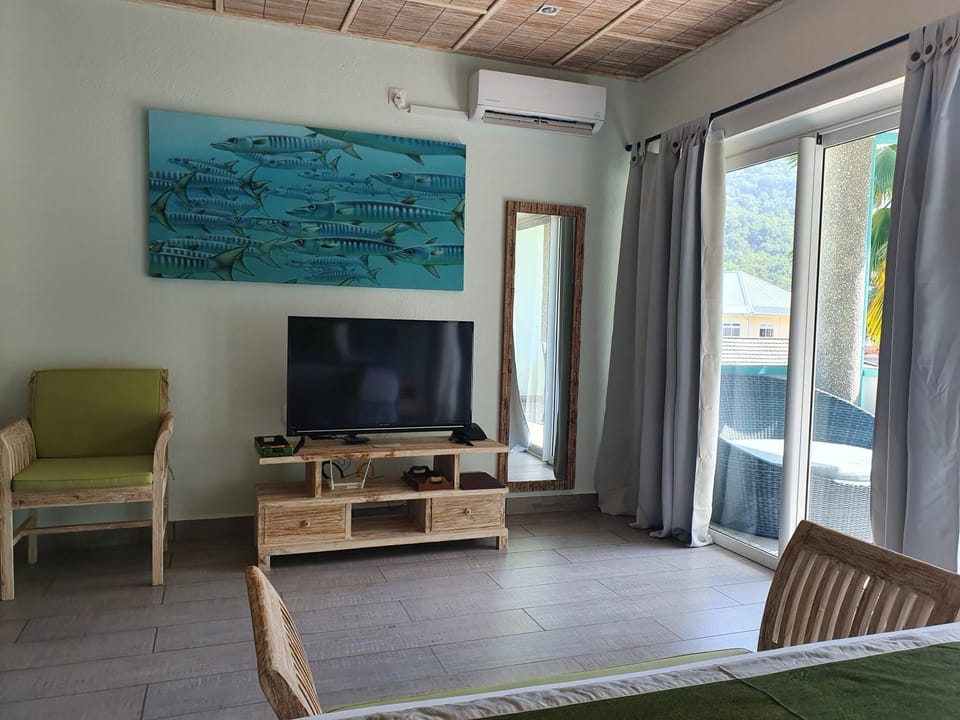 TV and multimedia, Seating area