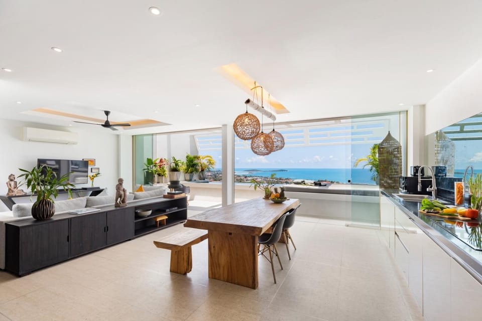 Communal lounge/ TV room, Natural landscape, Kitchen or kitchenette, Seating area, Sea view