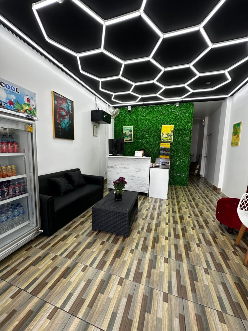 KANPAI HOTEL Bed and Breakfast in Patong
