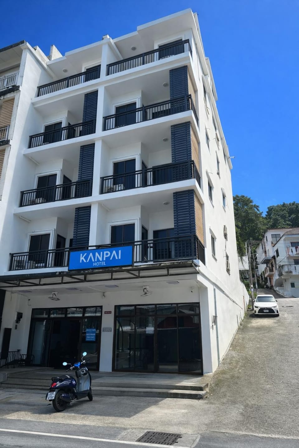KANPAI HOTEL Bed and Breakfast in Patong