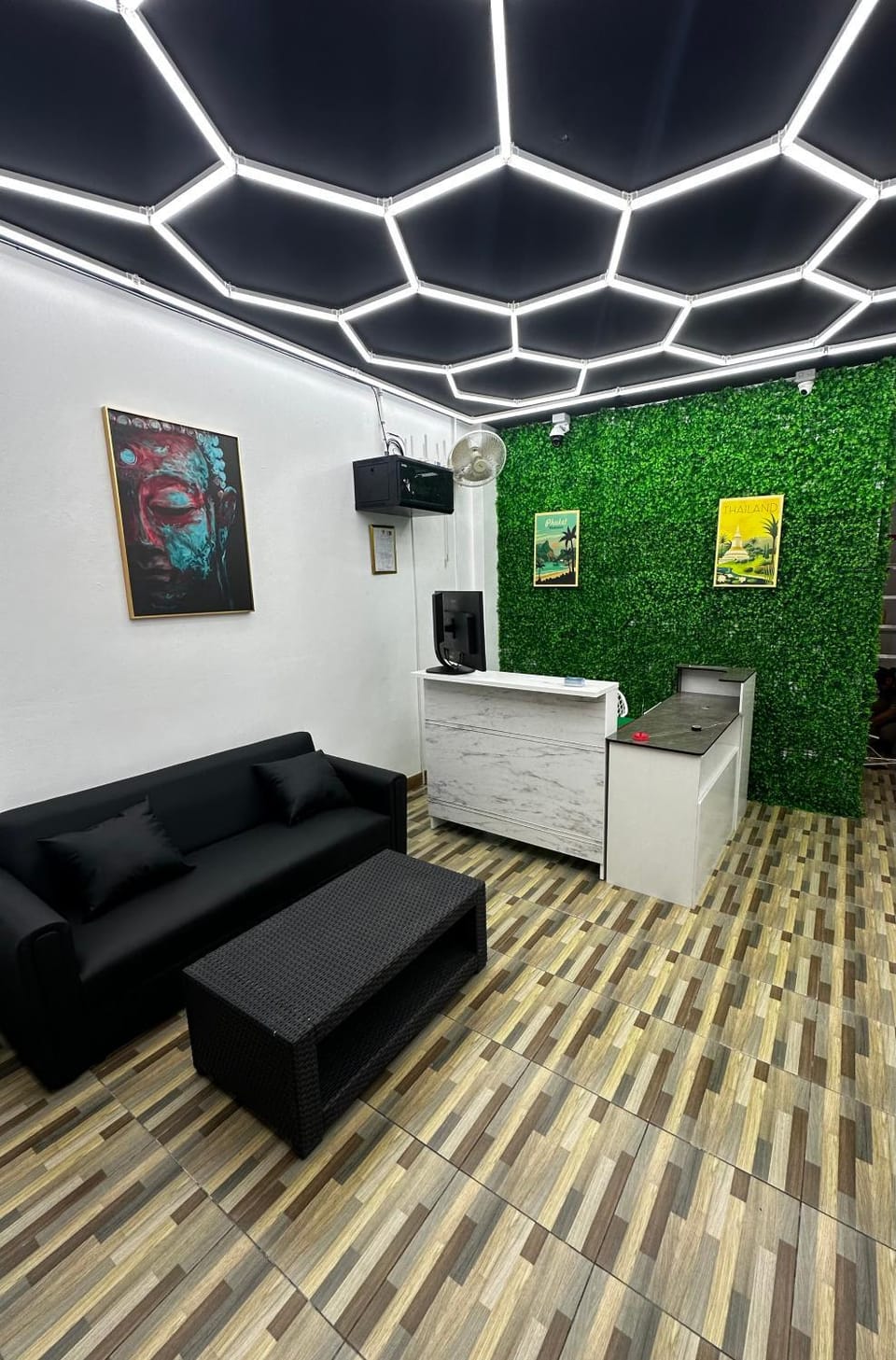 KANPAI HOTEL Bed and Breakfast in Patong