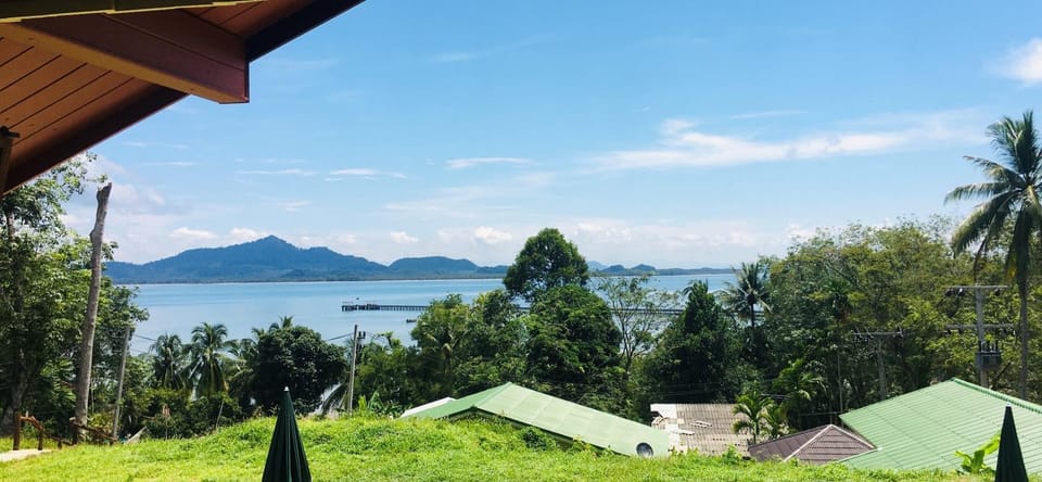Mountain view, Sea view