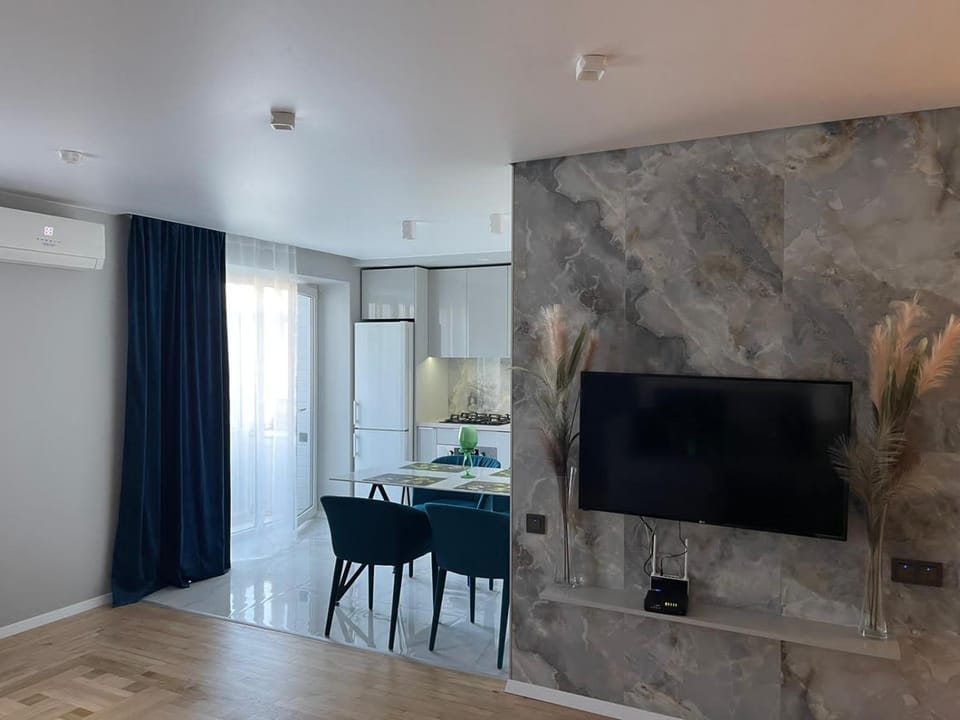 TV and multimedia, Kitchen or kitchenette, Living room, Seating area, Dining area