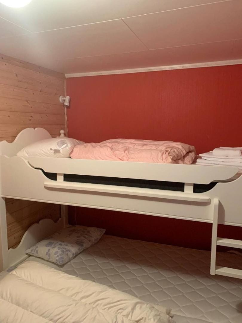 Bed, Bedroom, bunk bed
