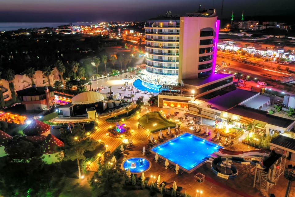 Property building, Bird's eye view, Pool view, Swimming pool