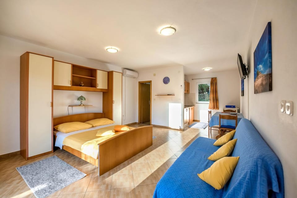 TV and multimedia, Kitchen or kitchenette, Seating area, Dining area, Bedroom