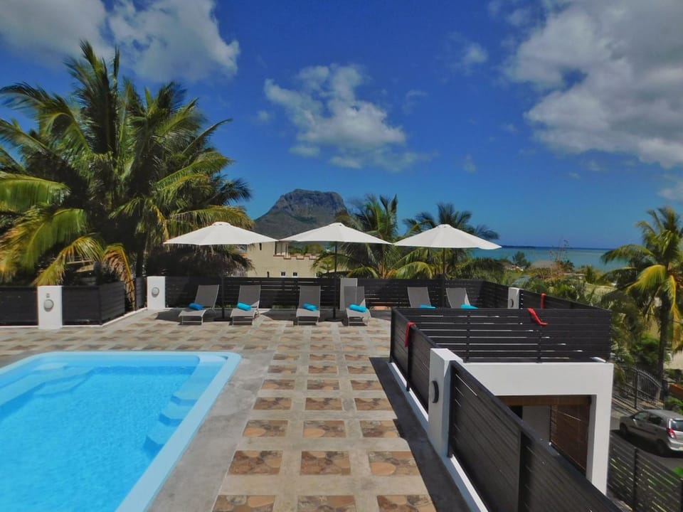 Day, Natural landscape, Pool view, Sea view, Swimming pool, sunbed