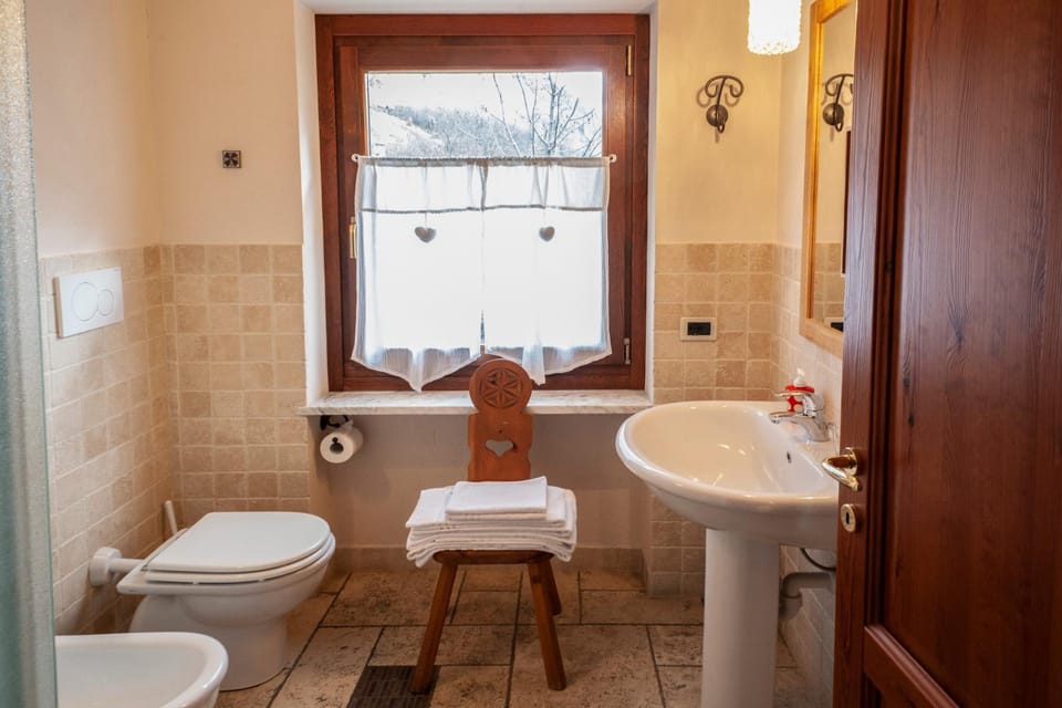 Maison Le Champ B&B Questa casa non è un albergo Bed and Breakfast in Aosta Valley, Italy