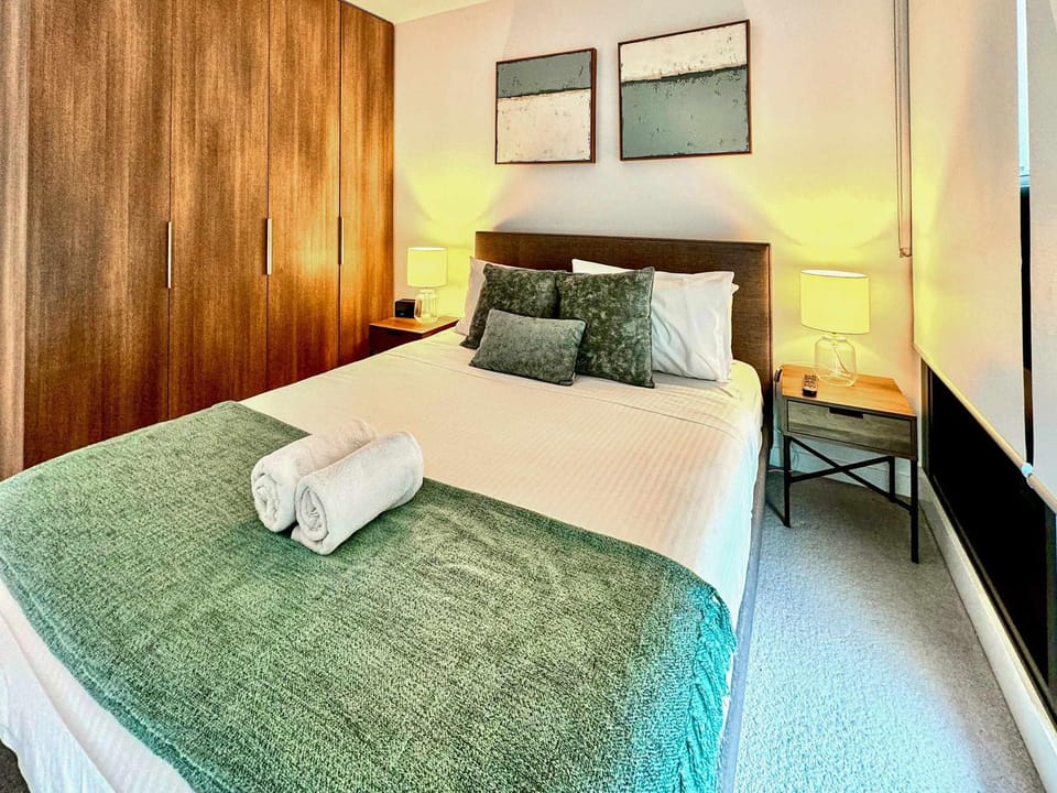 Bed, Bedroom, towels, wardrobe