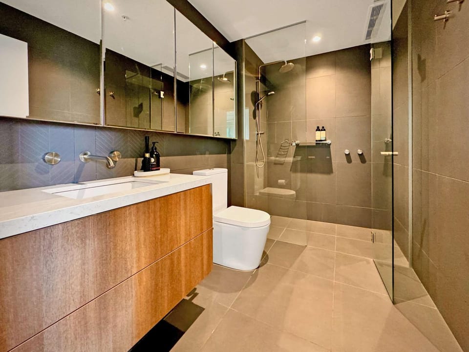 Shower, Toilet, Bathroom