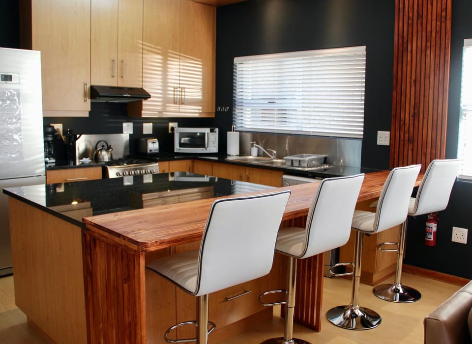 Coffee/tea facilities, Kitchen or kitchenette, Dining area, minibar, pet friendly, stove, toaster