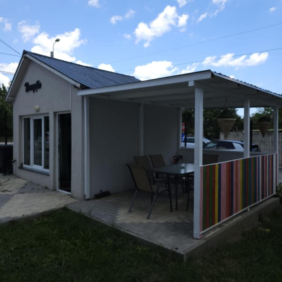 Property building, Patio, Day, Dining area