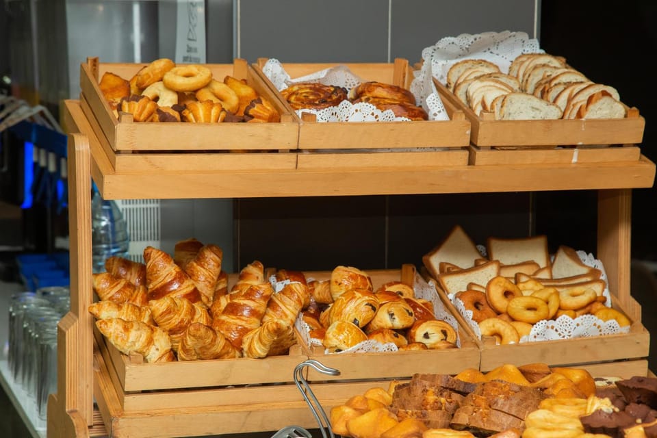 Restaurant/places to eat, Buffet breakfast, Buffet breakfast